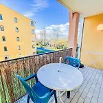 4 Personnes Piscine Ascenseur Proche 아그